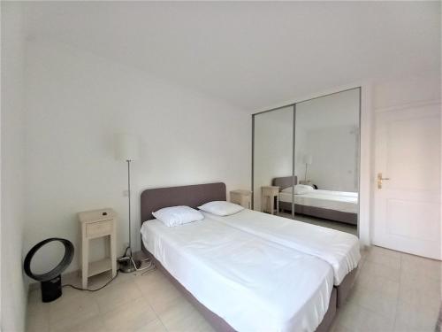 Postel nebo postele na pokoji v ubytování T3 spacieux dans une résidence de standing