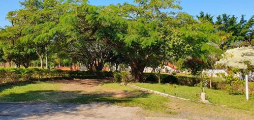 Un jardín fuera de Pousada das Estrelas