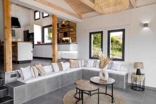 Гостиная зона в Phos & Physis Luxury Villa