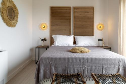 Кровать или кровати в номере Phos & Physis Luxury Villa