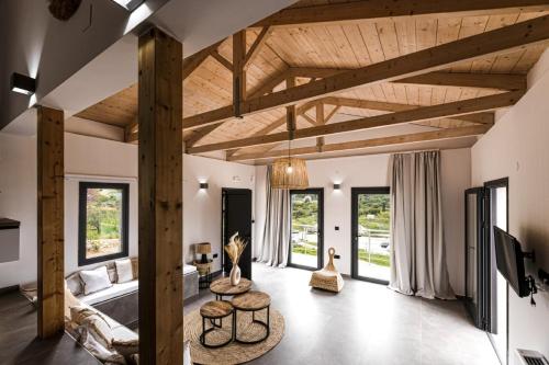 Телевизор и/или развлекательный центр в Phos & Physis Luxury Villa