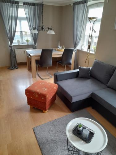 a living room with a couch and a table at Ferienwohnung Pickel in Kottenheim
