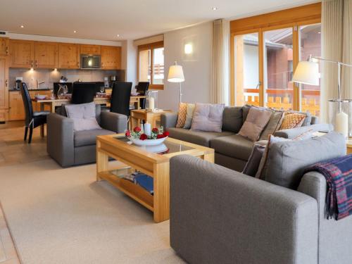 Posezení v ubytování Apartment Cor des Alpes 16 by Interhome