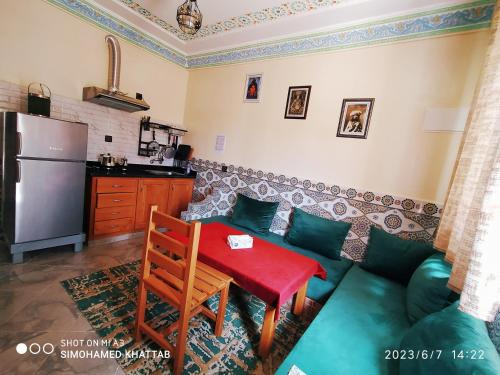 a living room with a couch and a table at Chalets ITO Atlas Timnay in Midelt