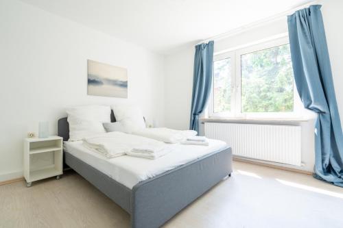Postel nebo postele na pokoji v ubytování 2 Zimmer Ferienwohnung Am Hafen