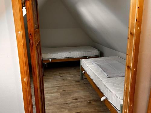 a small room with two bunk beds in it at Grosse-Schwalbe in Kabelhorst