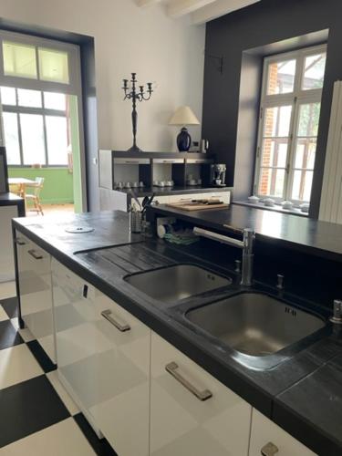 a kitchen with a sink and a counter top at Le Logis Cholet 49300 lieu exceptionnel en famille ou amis in Mazières-en-Mauges