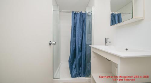 A bathroom at Columbia Apartments
