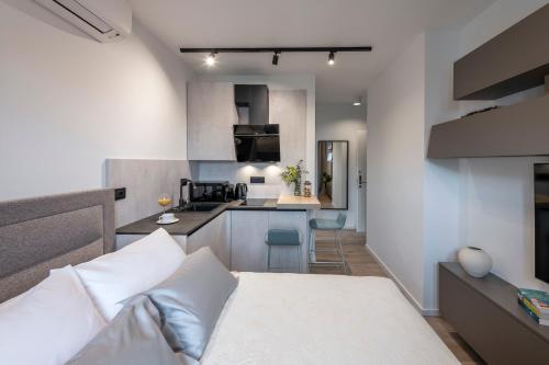 Time Off Studio Apartment (b)