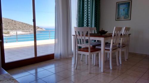 Φωτογραφία από το άλμπουμ του Tholos Bay Suites στο Καβούσι