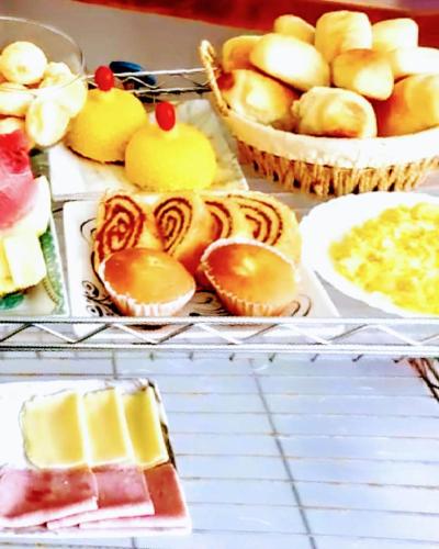 a bunch of different types of pastries on a shelf at Mar Turquesa Eco Pousada in Maragogi