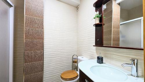 a bathroom with a sink and a toilet at Los Caňos II - Parking opcional in Jaén