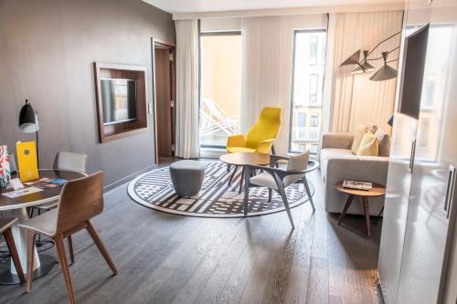 Χώρος καθιστικού στο Molitor Hotel & Spa Paris - MGallery Collection