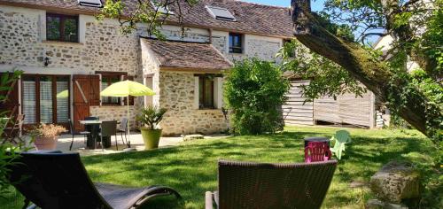 Fontenay-lès-BriisにあるEscalebelairの家