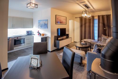 a living room with a couch and a table at Høyfjellsgrend 961, 29 B in Trysil