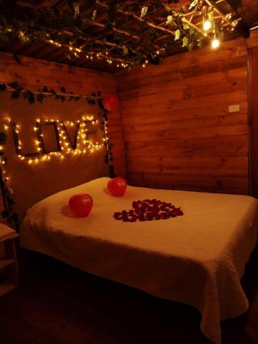 Glamping entre bosquesにあるベッド