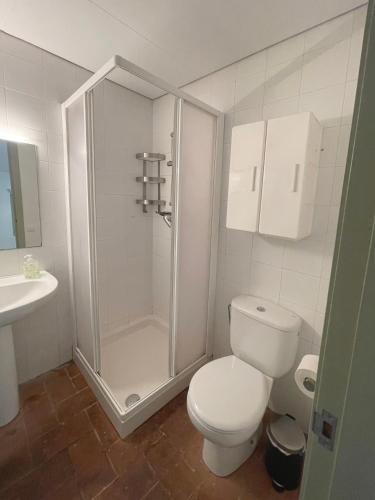 a bathroom with a shower and a toilet and a sink at SG Apartamento céntrico ático in Terrassa