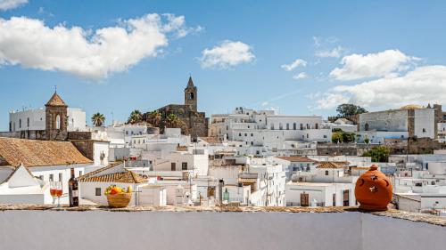 a view of a city with white buildings at Casa Lunarito in Vejer de la Frontera