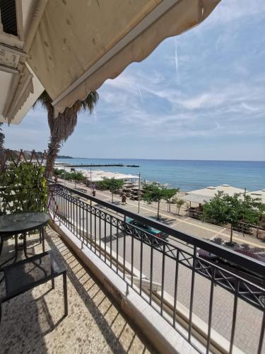 Greekhome Seaside Apartment
