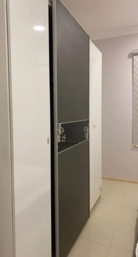 a black door in a room with white walls at مرفق هجرة السياحي الخاص in Al Madinah