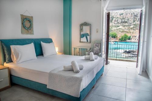 Ein Bett oder Betten in einem Zimmer der Unterkunft Gerolimin Blue