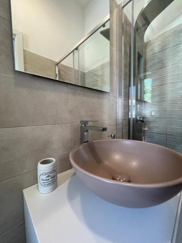 a bathroom with a large bowl sink on a counter at Villa Paladino in Ioppolo