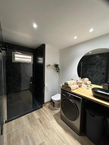 a bathroom with a shower and a washing machine at Appartement Luxe Ocean View 9403 in Cul de Sac