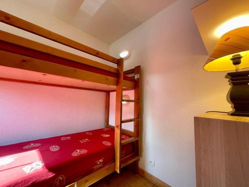 a bedroom with two bunk beds and a lamp at Appartement Flumet, 3 pièces, 6 personnes - FR-1-505-111 in Flumet