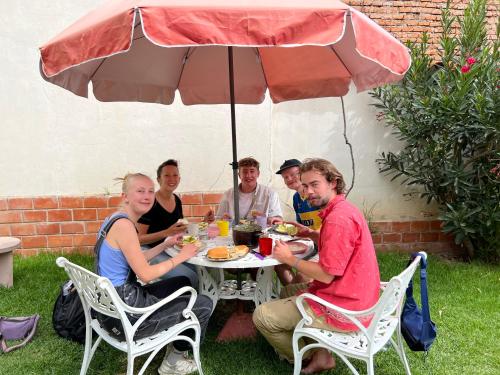 Гости Villa Oropeza Hostel