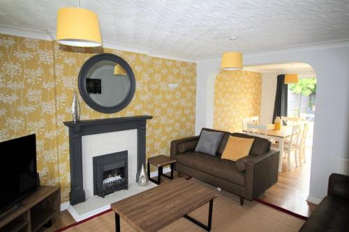Gallery image of Doncaster - Warmsworth - 3 Bedroom Detached House - Private Large Garden & Parking - Quiet Cul De Sac Location in Doncaster