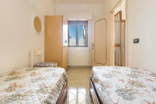 Tempat tidur dalam kamar di Alba Apartment by BarbarHouse