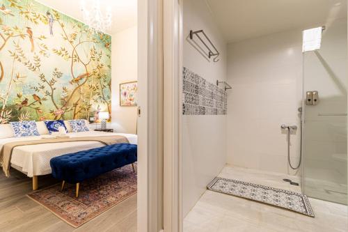a bedroom with a bed and a shower at Casa Palacio Rufina & Jardines in Jerez de la Frontera