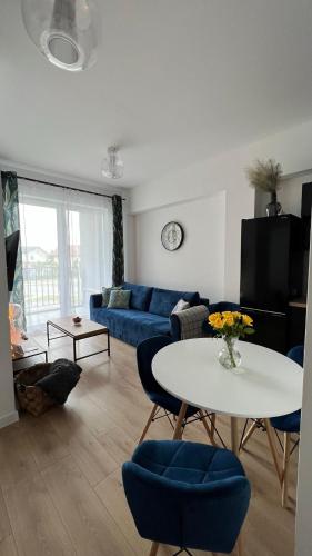 Chill & Fun 22 by Housine