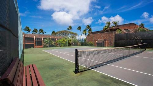 Tenis a/nebo squash v ubytování Kuleana Club nebo okolí