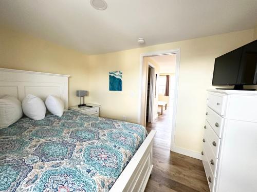 a bedroom with a bed and a flat screen tv at Abellona Inn & Suites in Old Orchard Beach