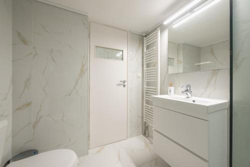 Koupelna v ubytování Athens Del Sol Suite