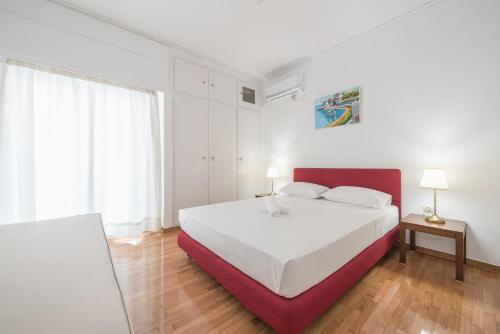 Postel nebo postele na pokoji v ubytování Athens Del Sol Suite