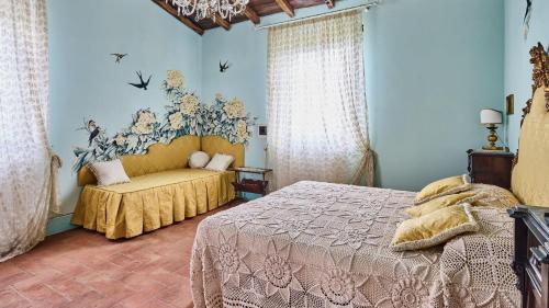 a bedroom with a bed and a couch in it at Ribosto in Molazzana