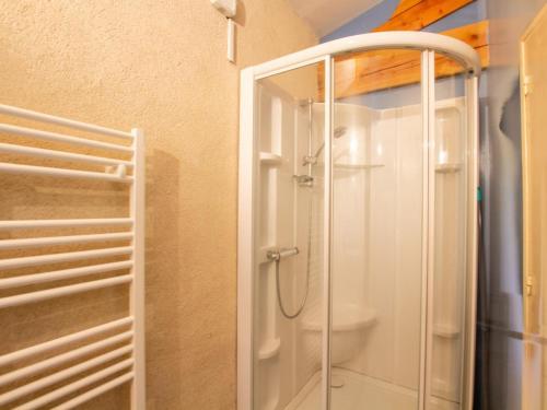 a shower with a glass door in a bathroom at Gîte Conne-de-Labarde, 4 pièces, 6 personnes - FR-1-616-324 in Conne-de-Labarde