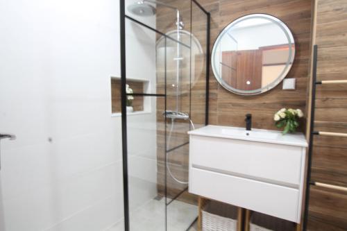 a bathroom with a sink and a mirror at Casa3_Praia_Beach_House in Portimão