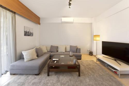 Seascape Modern Vouliagmeni Apt near Beaches