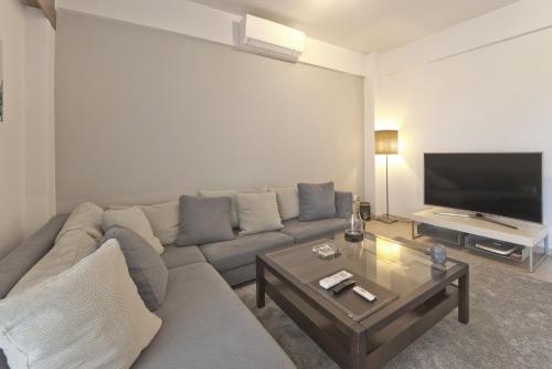 Seascape Modern Vouliagmeni Apt near Beaches
