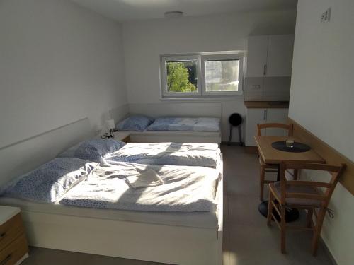 Ένα ή περισσότερα κρεβάτια σε δωμάτιο στο Apartmány Kemp Vyskytná