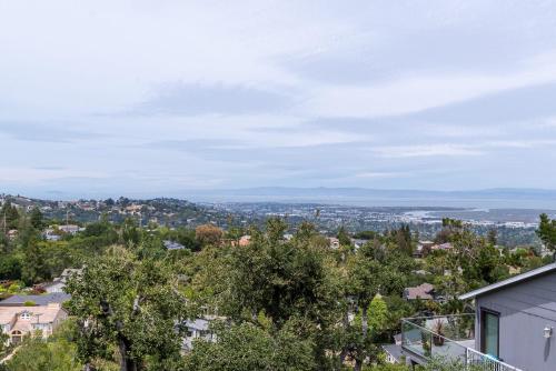 Bright Spacious Studio High Ceilings Emerald Hills – Photos 4