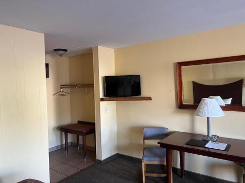 Televisyen dan/atau pusat hiburan di All Star Inn & Suites