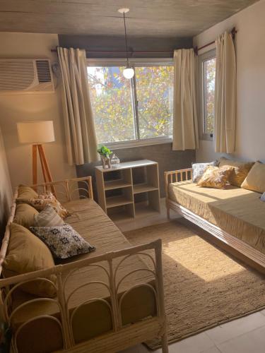 a bedroom with two beds and a window at The Top Apartment, desayuno de bienvenida in San Miguel de Tucumán