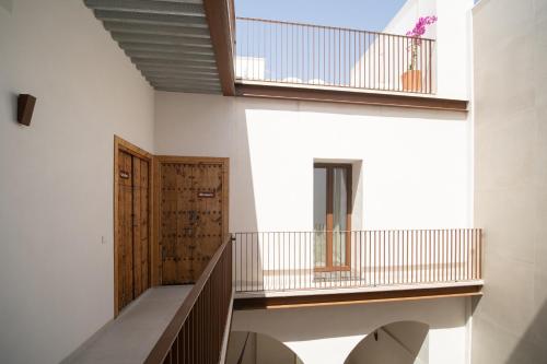 a staircase in a building with a balcony at Apartamentos Alcoba 13 in Sanlúcar de Barrameda