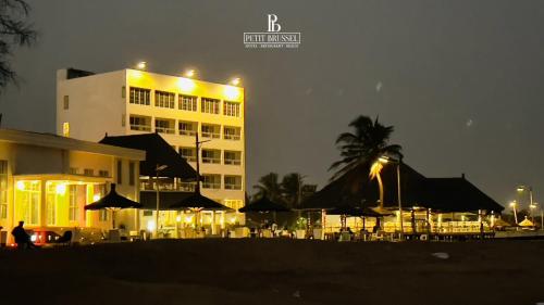 Bangunan di mana terletaknya hotel
