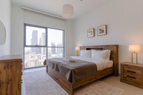Postel nebo postele na pokoji v ubytování Burj Khalifa View - Downtown - 2BR+Maid
