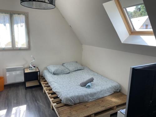 a bedroom with a bed on a wooden platform at Maison 6km de Sarlat piscine chauffée et jacuzzi in Saint-Vincent-le-Paluel